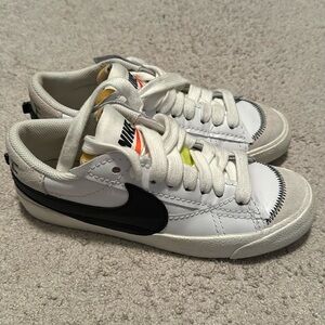 Nike women’s blazer low jumbo